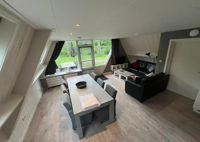 Semi-detached 'muizenoortje' At Park Vosseven Stramproy