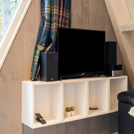 Semi-detached 'muizenoortje' At Park Vosseven Stramproy