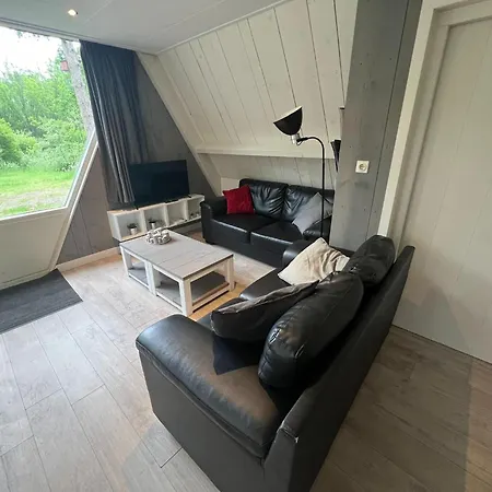 Semi-detached 'muizenoortje' At Park Vosseven * Stramproy