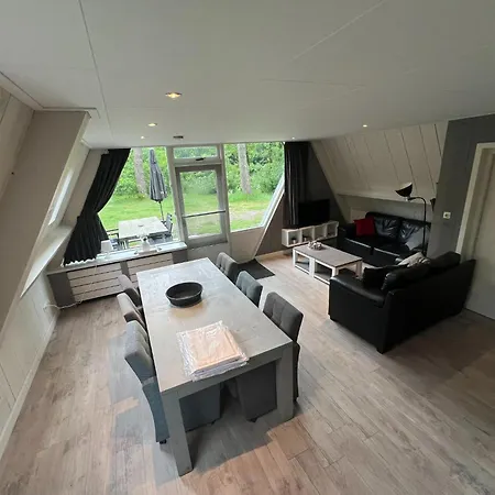 Semi-detached 'muizenoortje' At Park Vosseven Stramproy